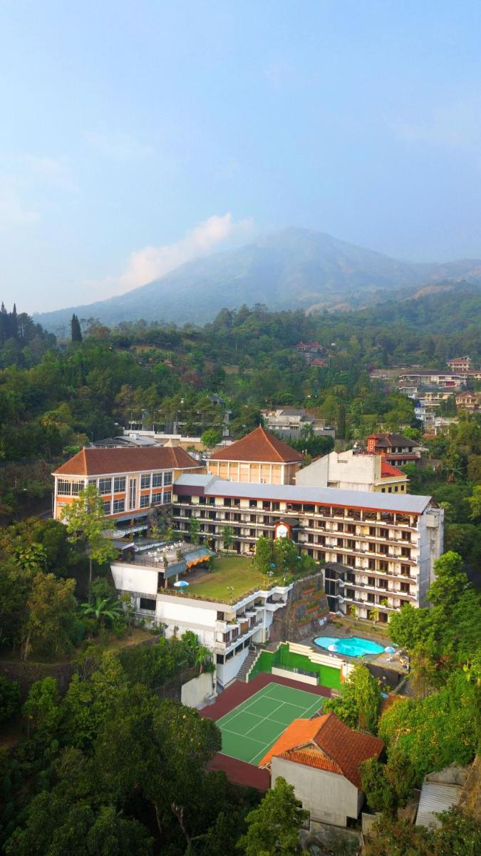 Royal Hotel and Convention Tretes - Housity