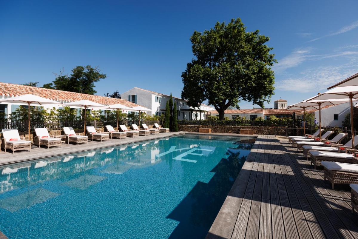 Piscine de l'établissement La Mission Hôtel & SPA - l'île d'Yeu ou située à proximité