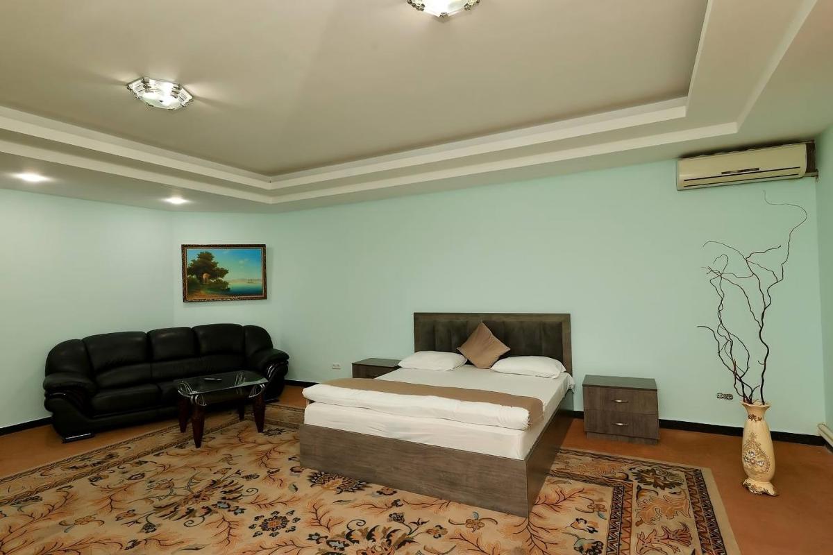 Continental Hotel Complex - Housity