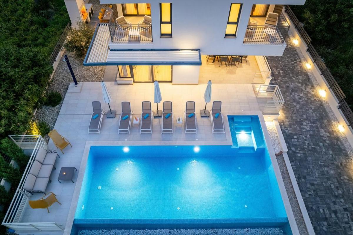Villa Consido, a 3-Bedroom Retreat with sea views - Housity