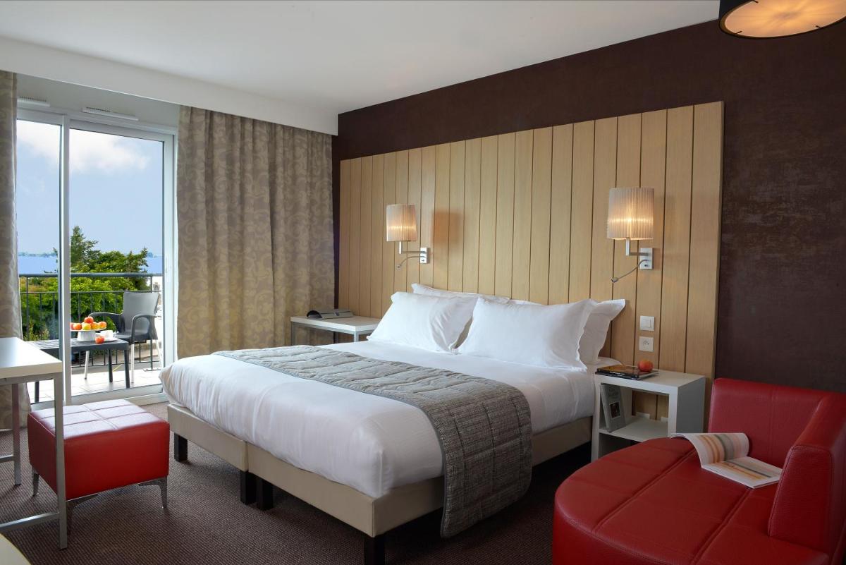 Un ou plusieurs lits dans un hébergement de l'établissement Thalasso Concarneau Spa Marin Resort
