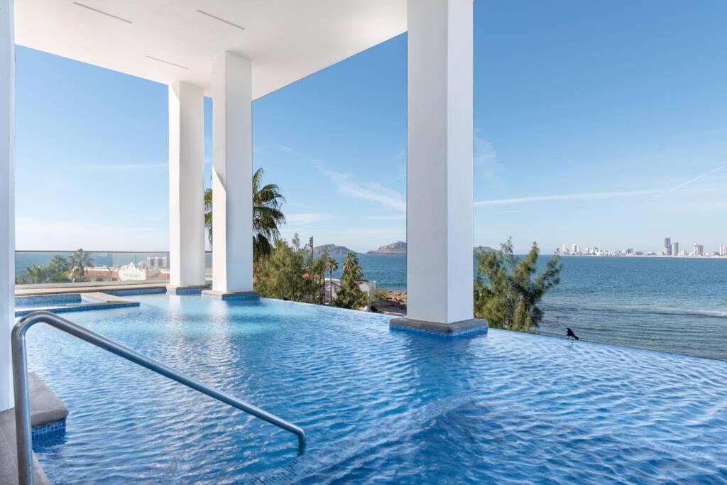 Vista Hermosa en Depa Lujoso Punta Bahia - Housity