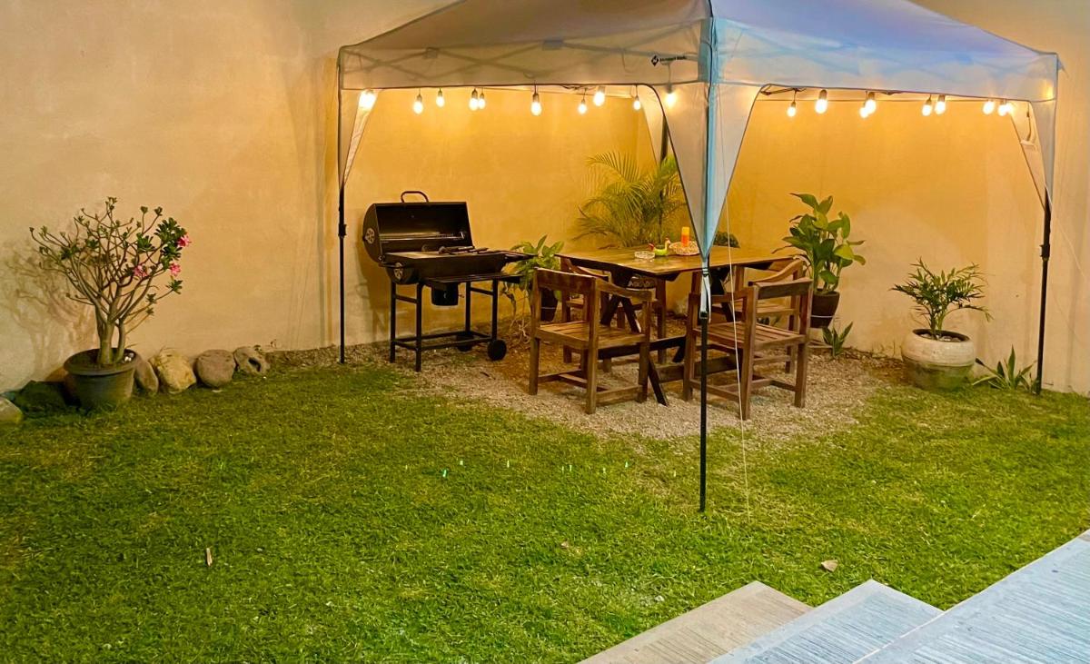 EXCELENTE CASA PRIVADA, ASADOR, JARDÍN, ESTACIONAMIENTO & ac - Housity