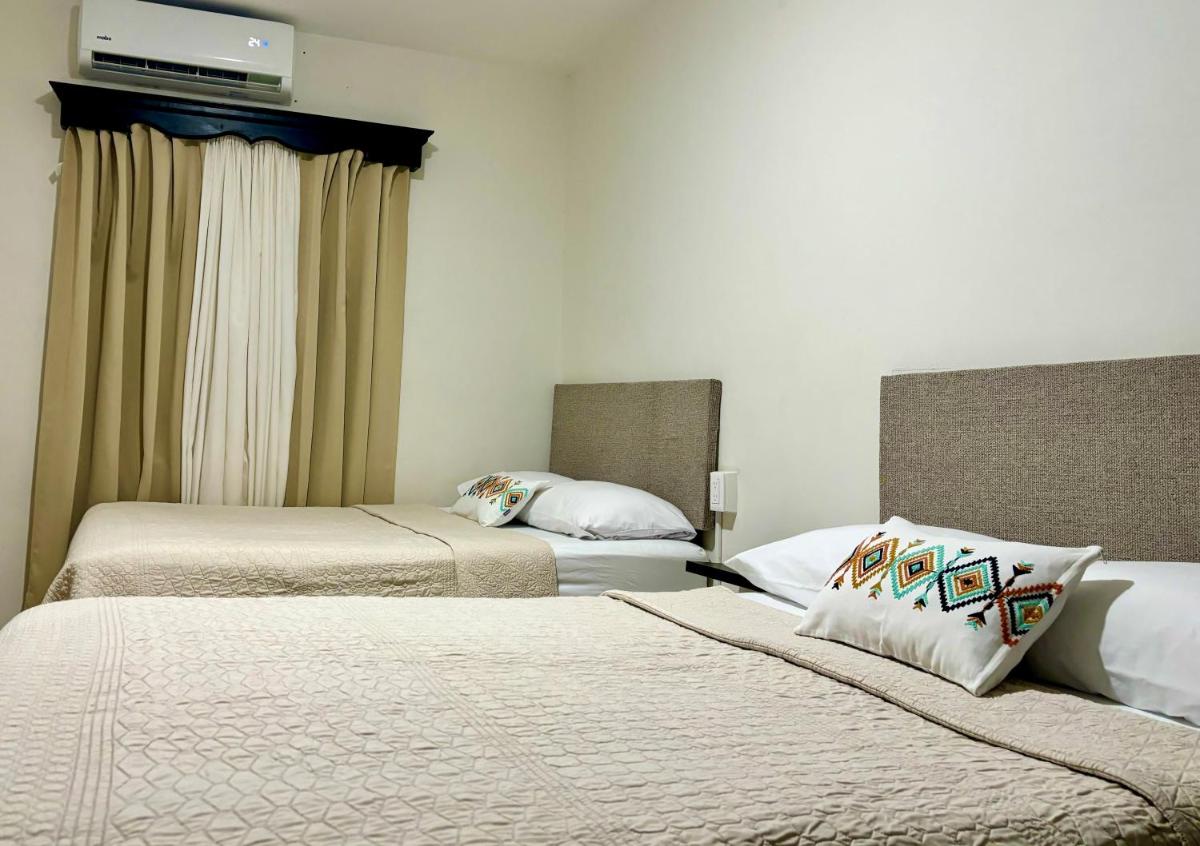 EXCELENTE CASA PRIVADA, ASADOR, JARDÍN, ESTACIONAMIENTO & ac - Housity