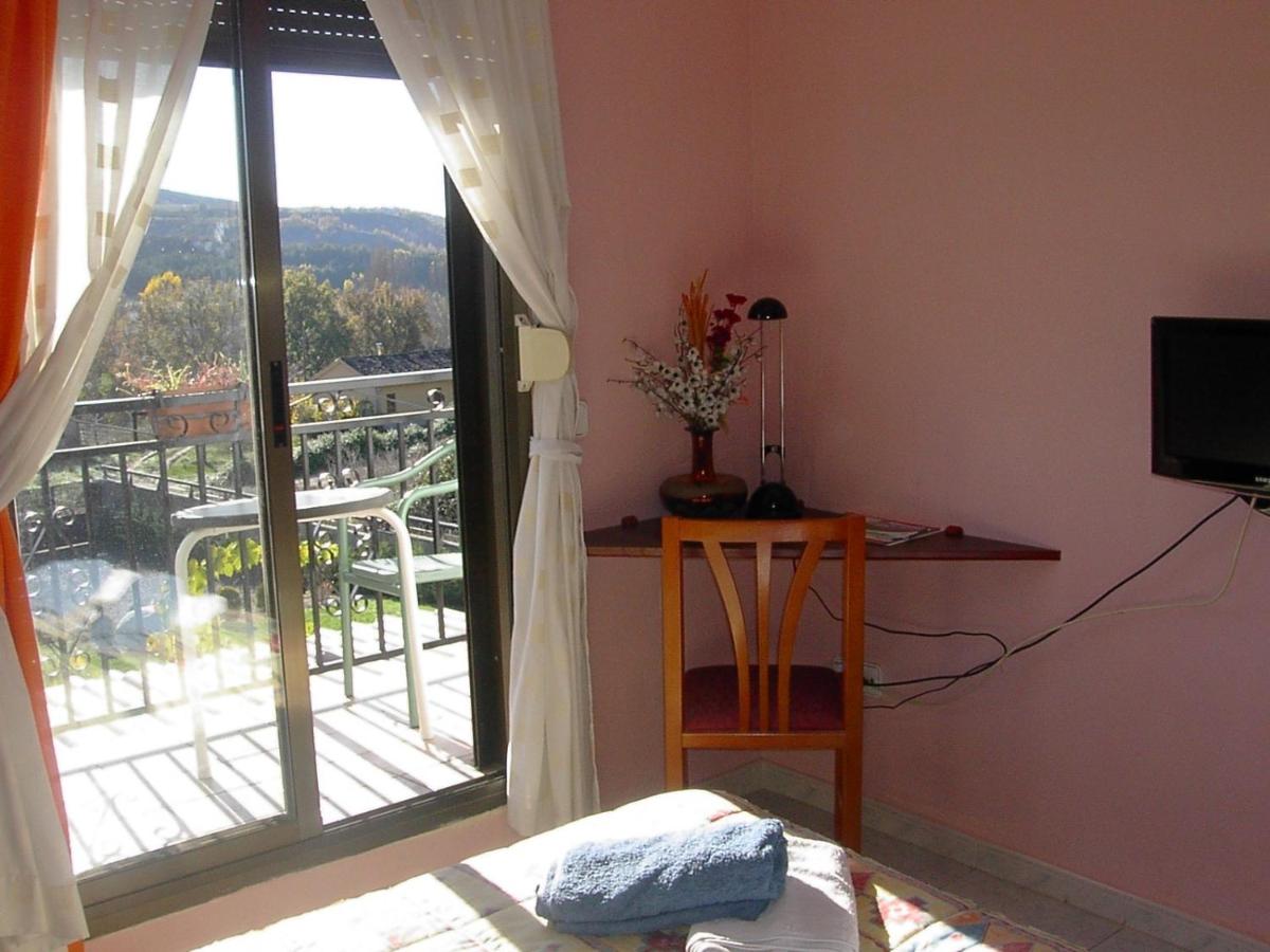 Hostal Escarla - Housity