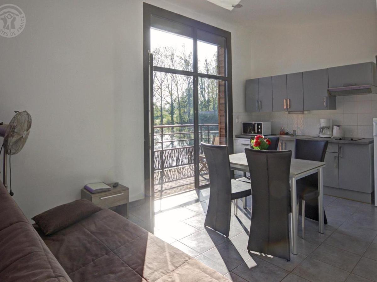 Chalets confortables en bord d'étang, parfaits pour pêche et nature, avec terrasse et équipements modernes - FR-1-496-83 - Housity