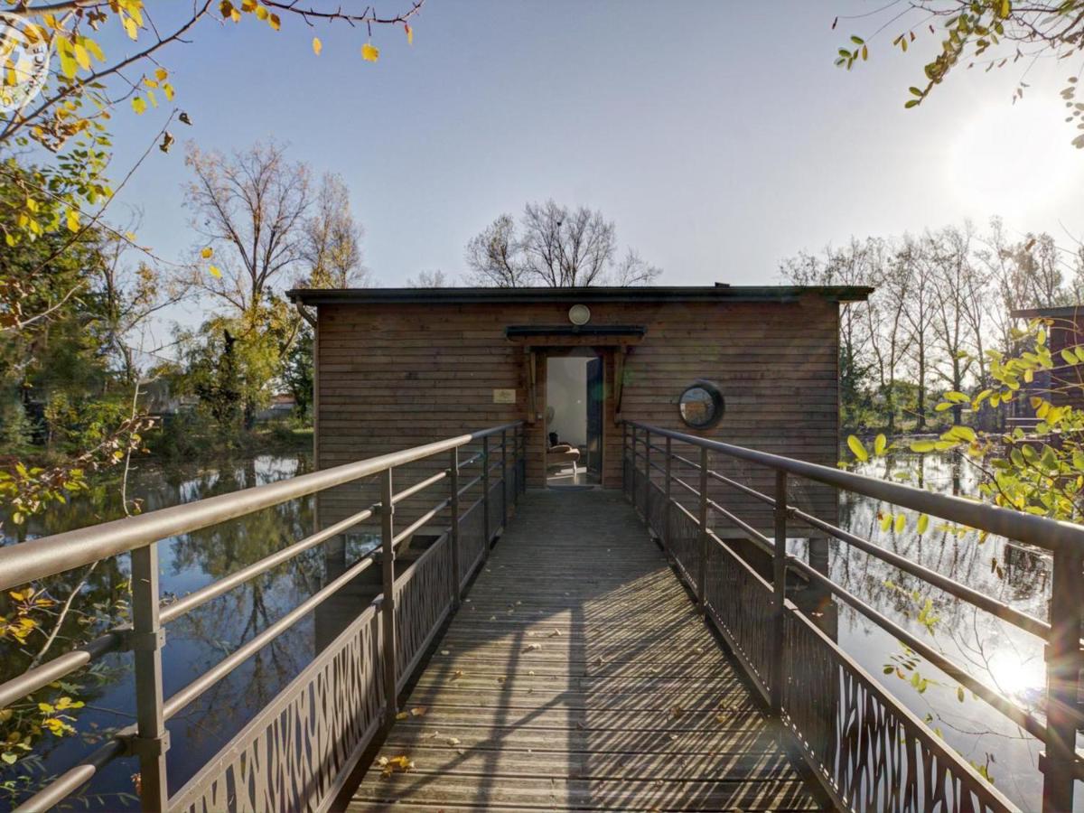Chalets confortables en bord d'étang, parfaits pour pêche et nature, avec terrasse et équipements modernes - FR-1-496-83 - Housity