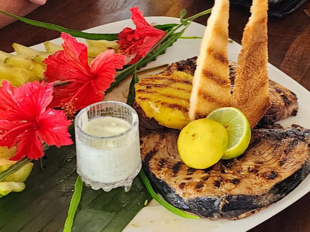Coconut Palm beach restaurant and rooms - Housity