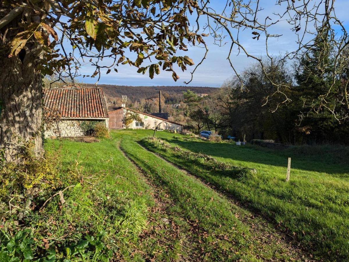 Gîte lumineux avec terrasse, jardin et Wi-Fi proche d'Angoulême, animaux acceptés - FR-1-653-82 - Housity