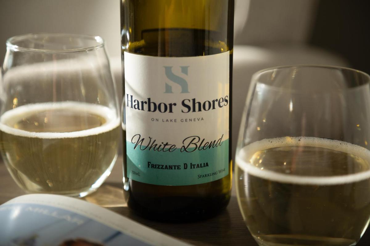 Harbor Shores on Lake Geneva - Housity