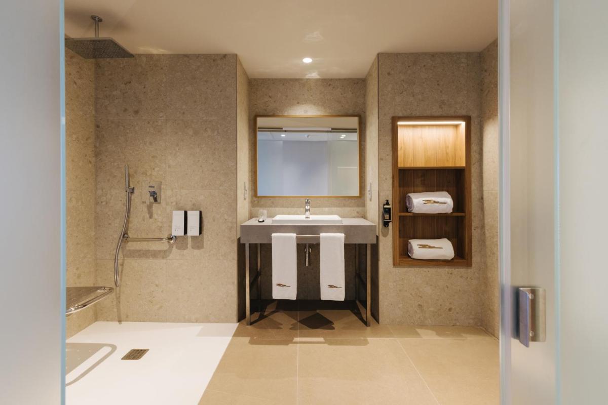 Un baño de BANCAL HOTEL and SPA