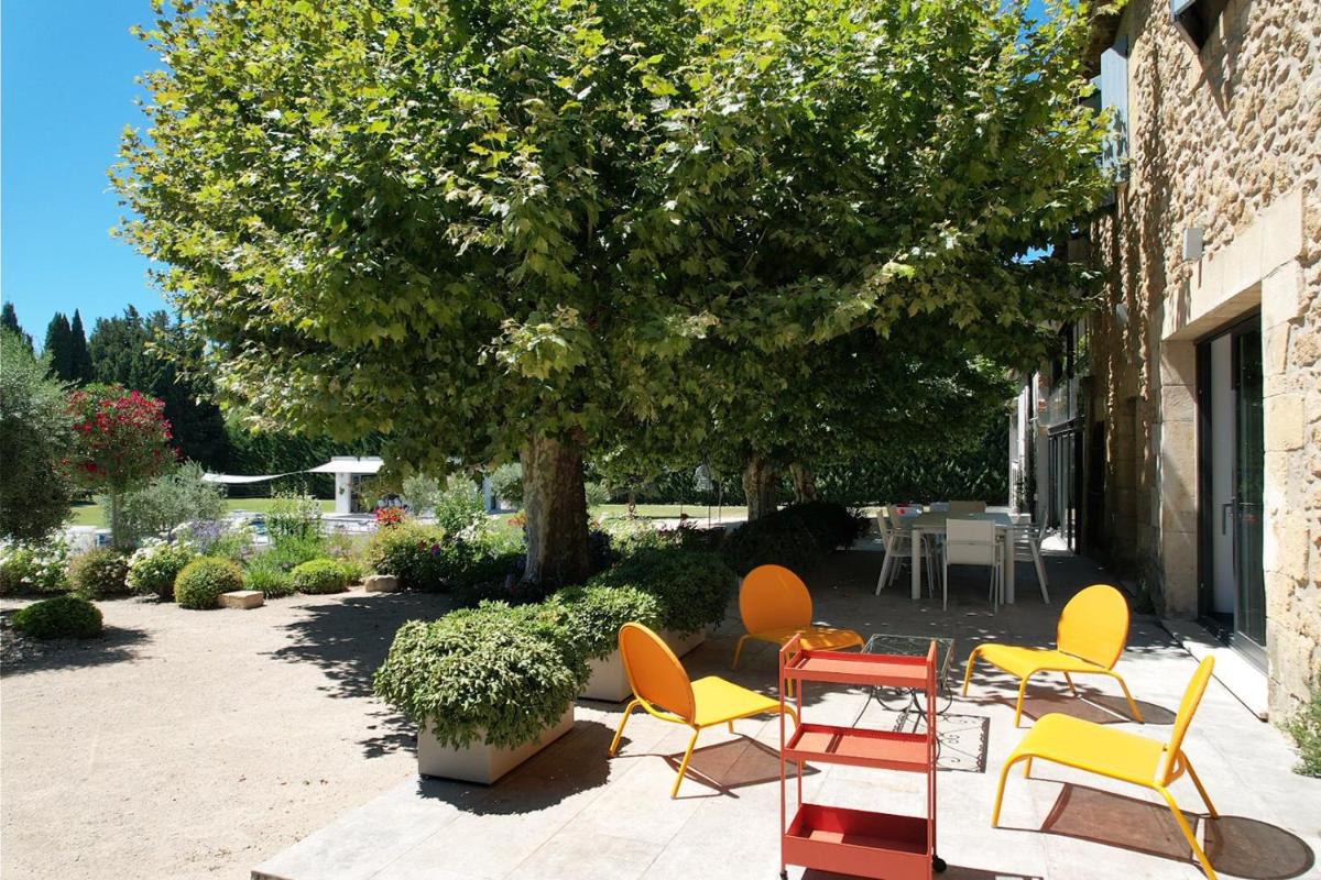 provencal farm house with heated pool located to salon de provence, 12 people - Housity