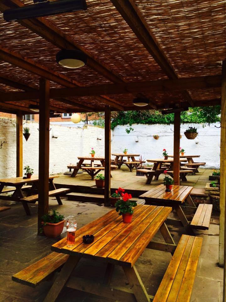 The Swan Inn Pub - Housity