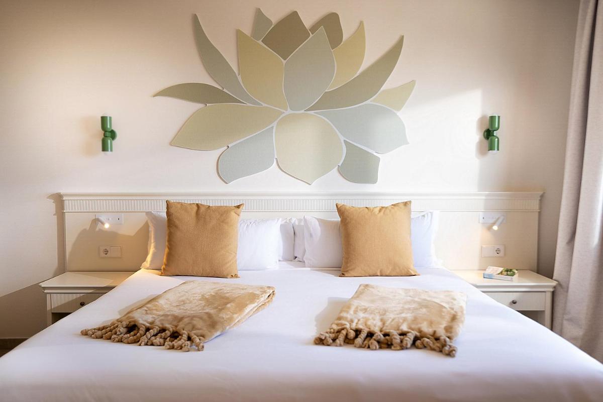 Cama o camas de una habitación en Iberostar Waves Gaviotas Park