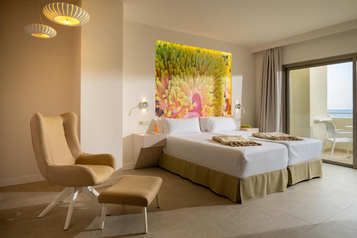 Cama o camas de una habitación en Iberostar Waves Gaviotas Park