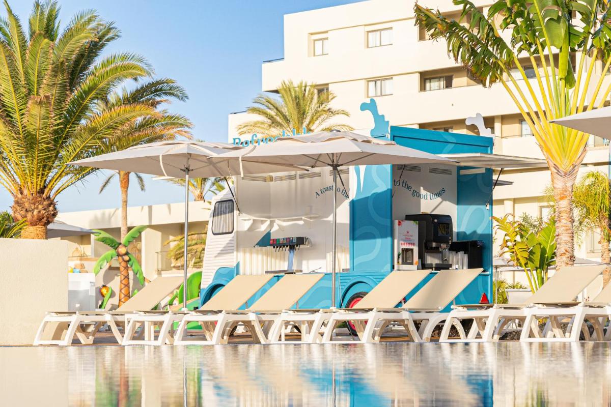 Piscina en o cerca de Iberostar Waves Gaviotas Park