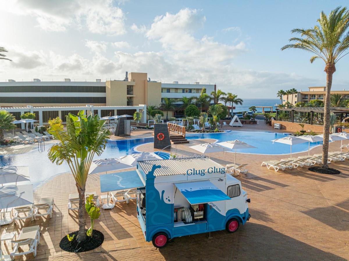 Piscina en o cerca de Iberostar Waves Gaviotas Park