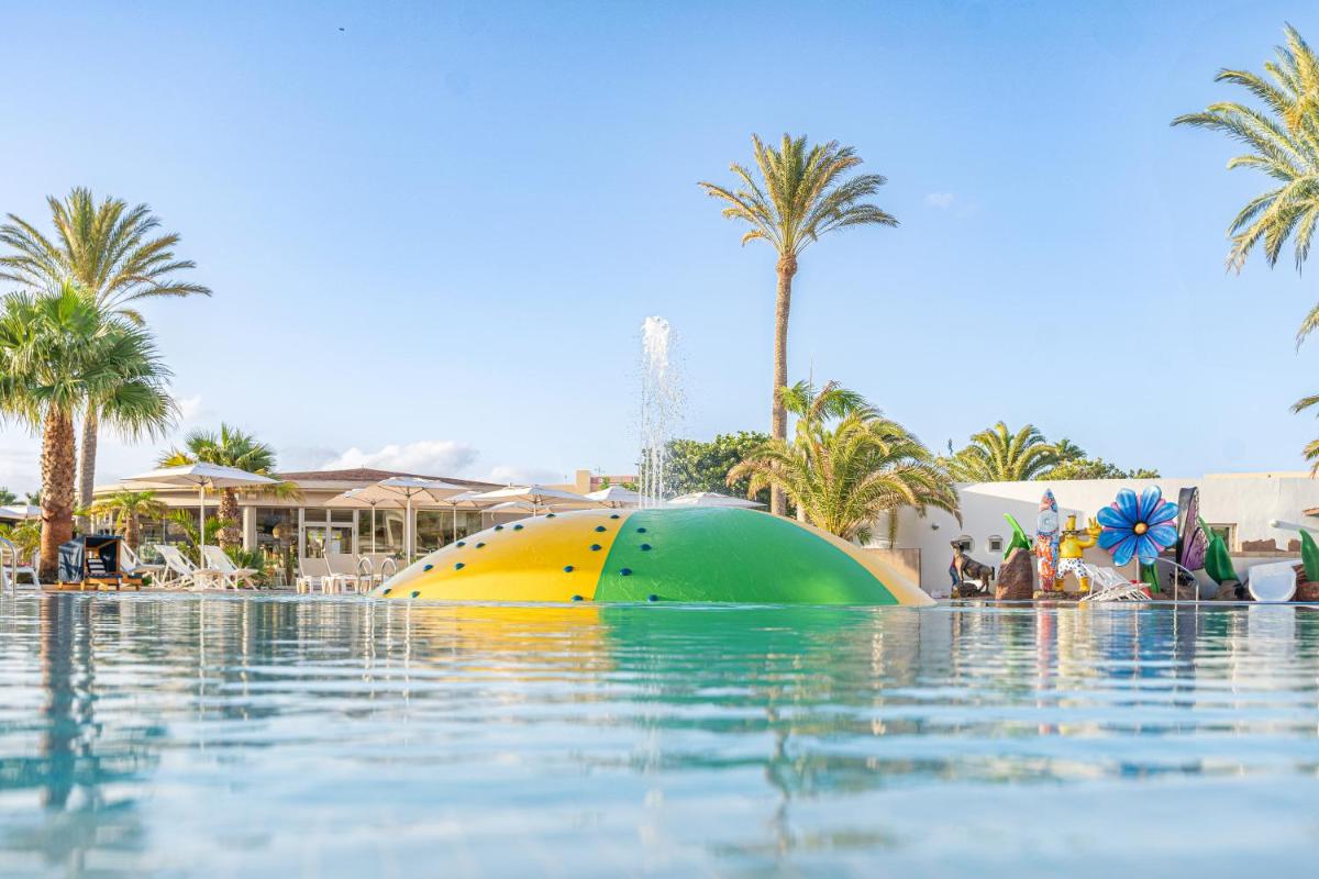 Piscina en o cerca de Iberostar Waves Gaviotas Park