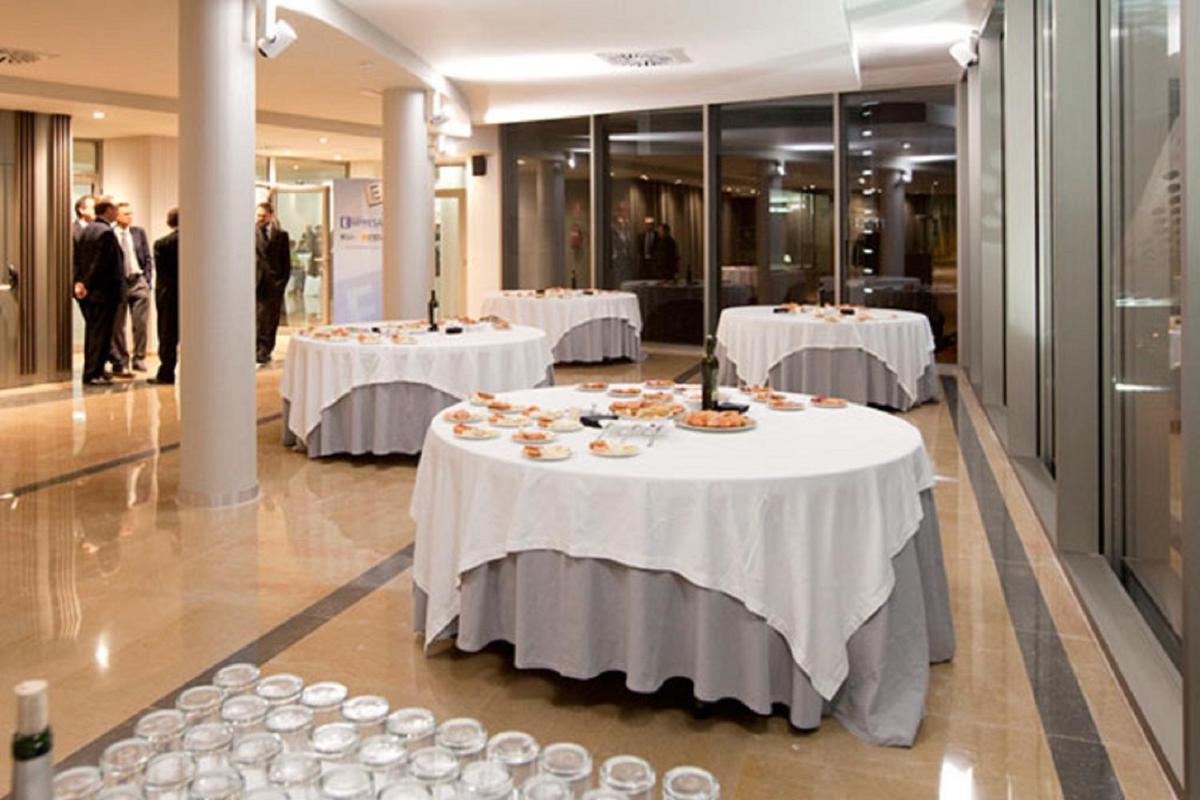 Un restaurante o sitio para comer en Hotel MasMonzon