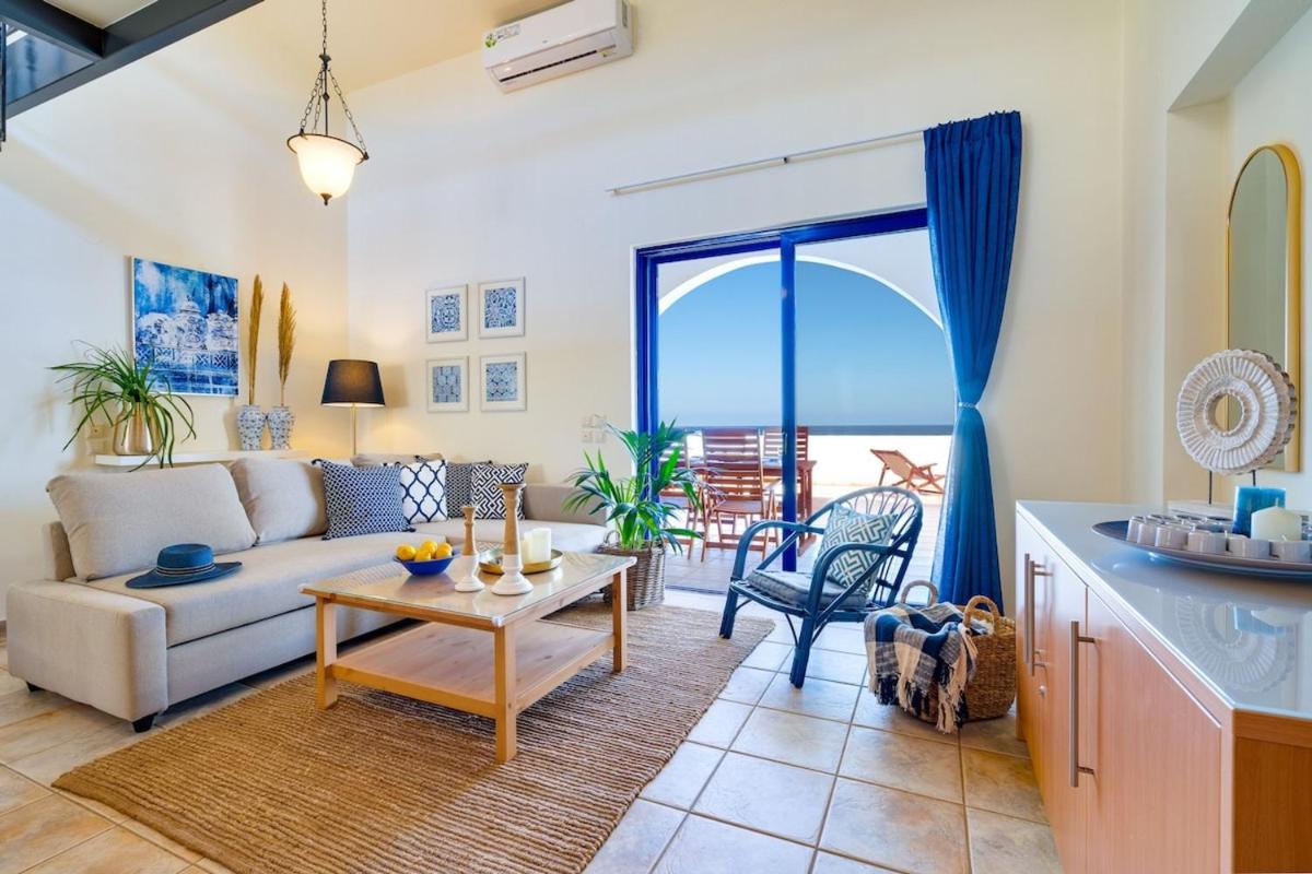 Beach House Kalamaki steps away from the beach - Housity