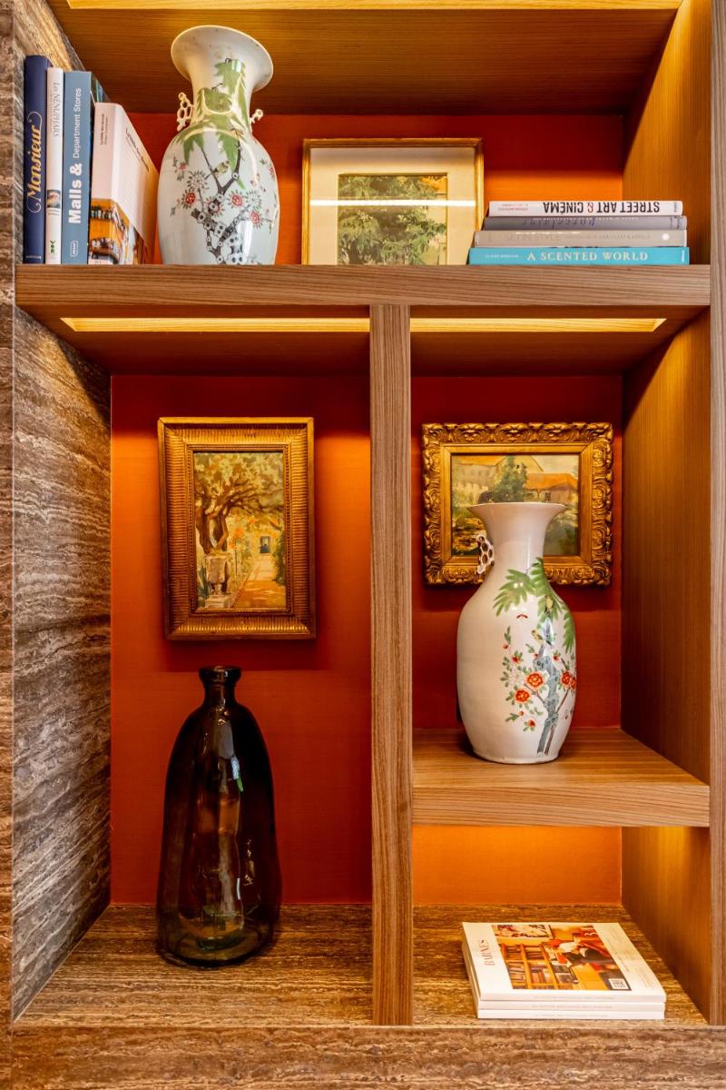 Bibliothèque dans l'hôtel