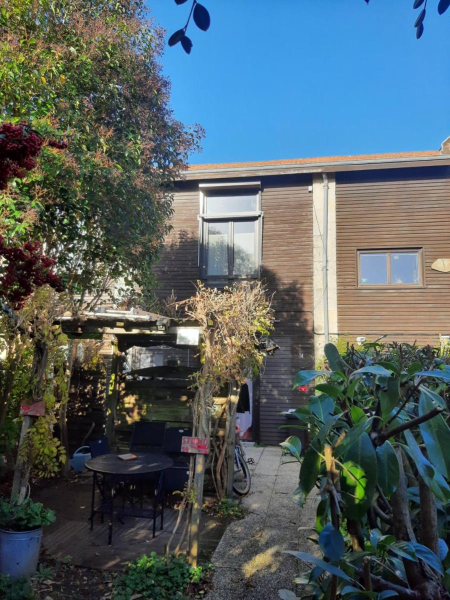 Duplex14h 1er étage jardinet 1 parking ou studio14B rdc terrasse sans parking - Housity
