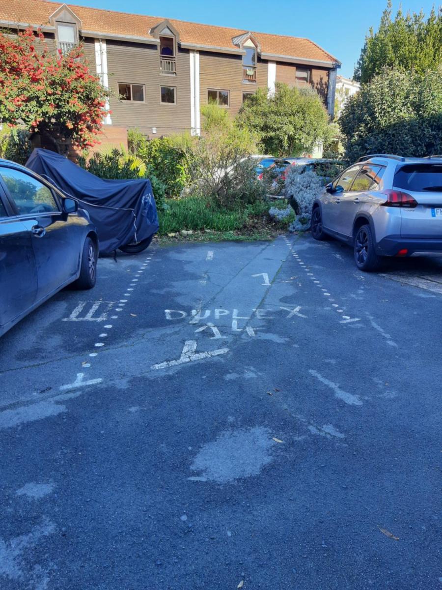 Duplex14h 1er étage jardinet 1 parking ou studio14B rdc terrasse sans parking - Housity