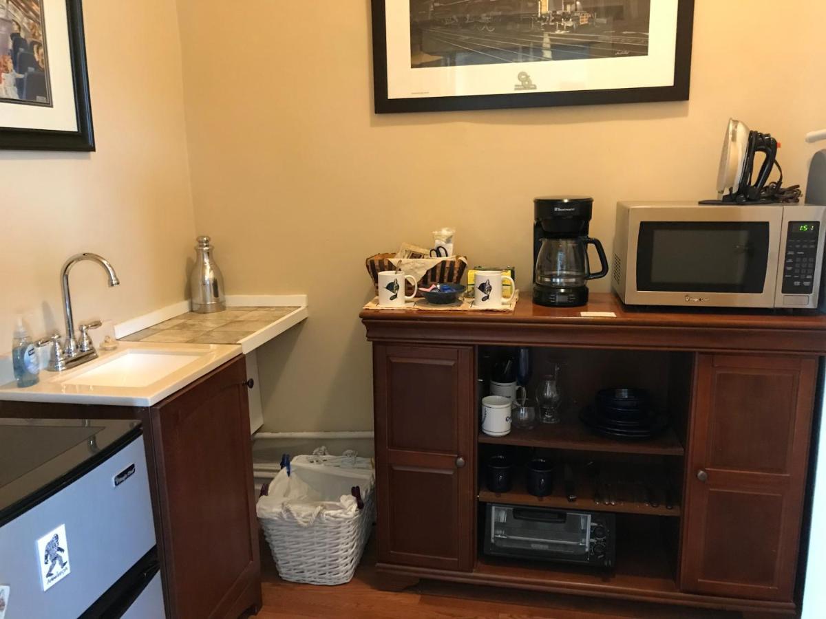 Chessie Room - Housity