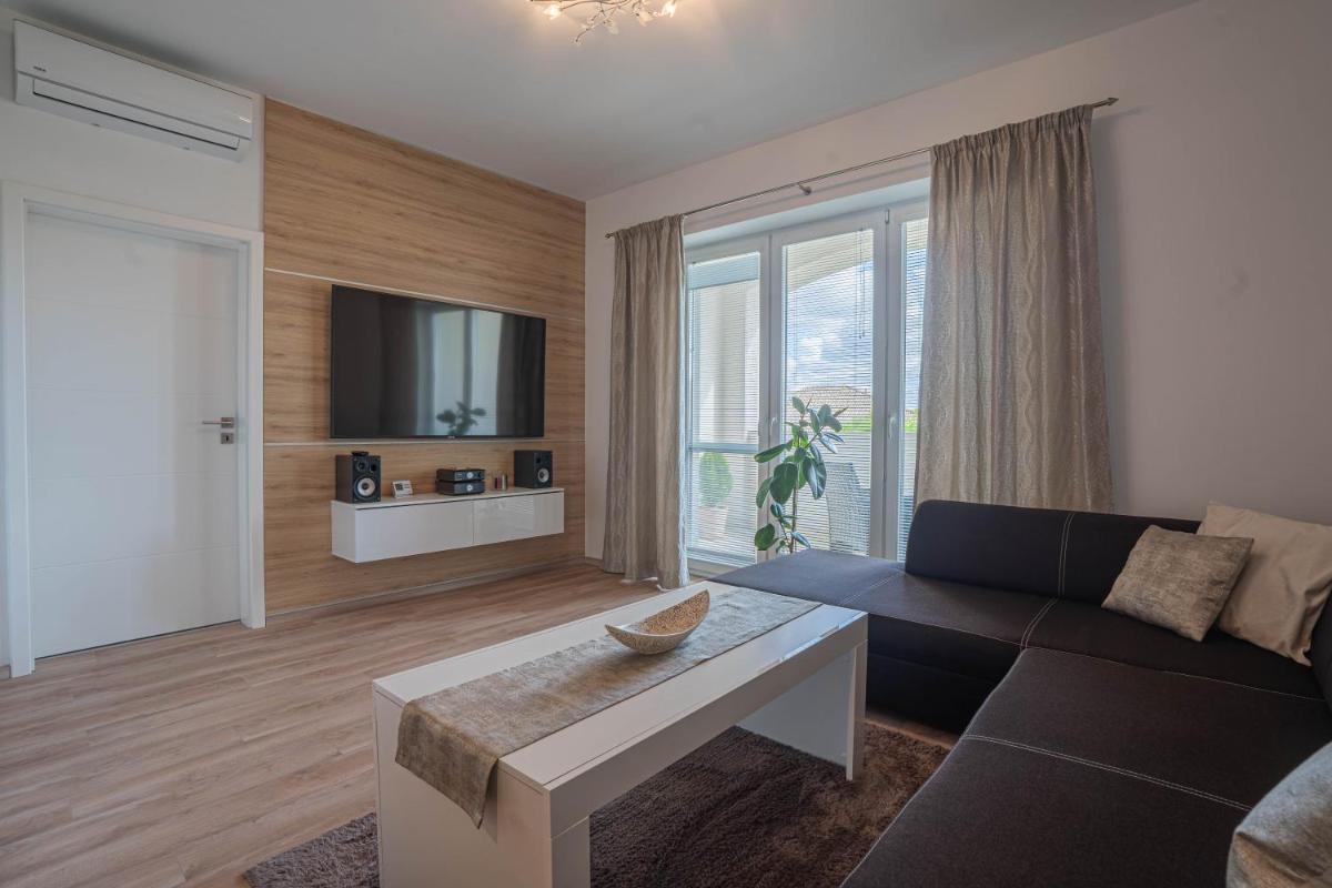 KARINA APARTMAN - Housity
