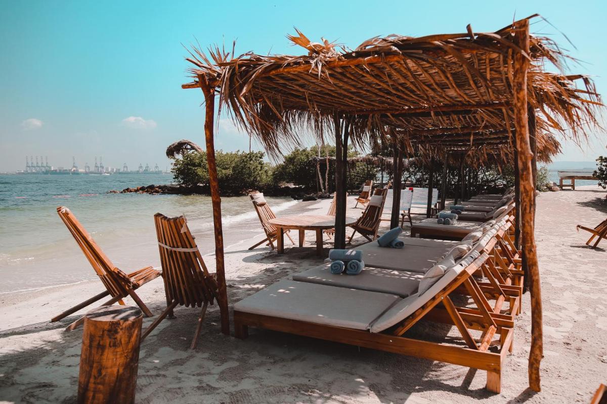 Fenix Beach Cartagena - Housity