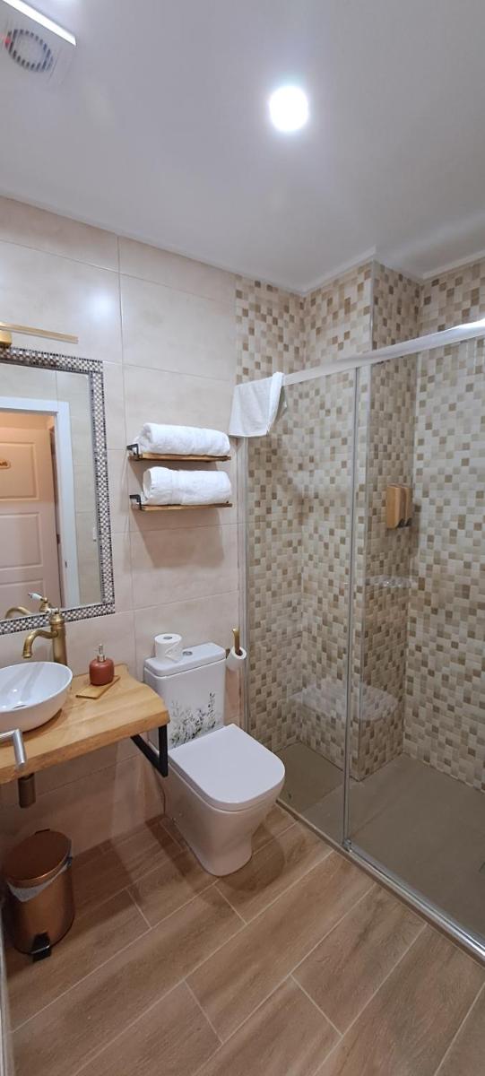 Xanela Xures - Housity