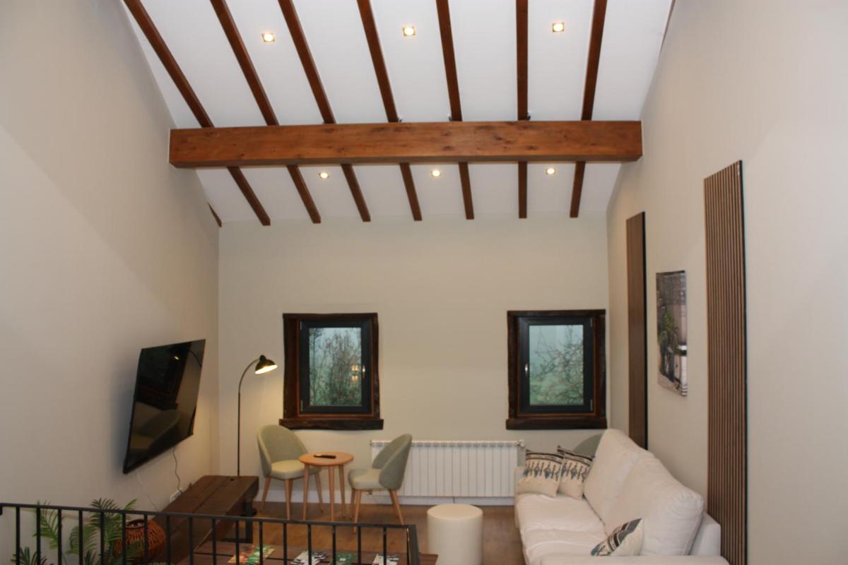 Xanela Xures - Housity