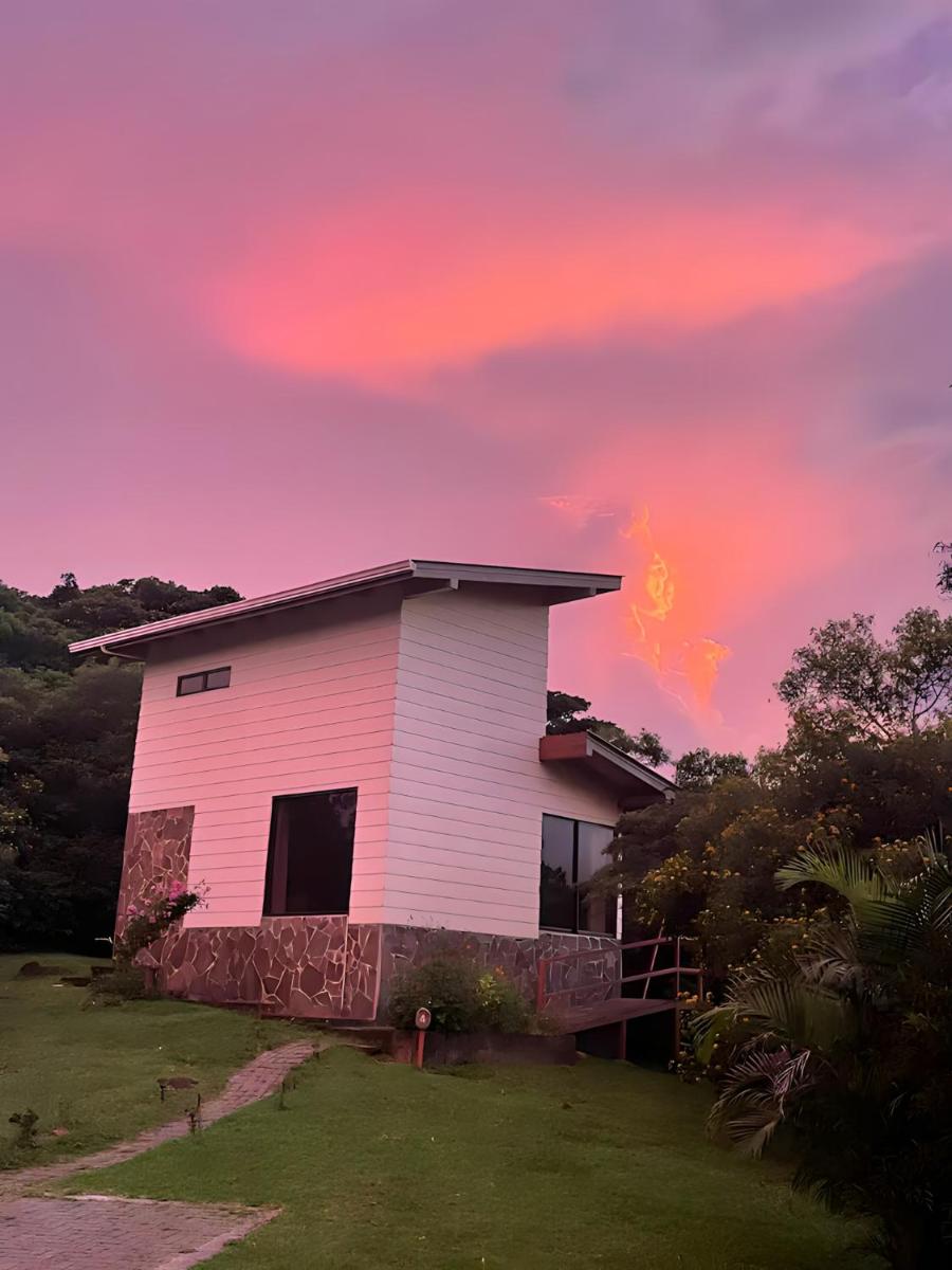 Las Marias Monteverde - Mountain View Cottages & Gardens - Housity