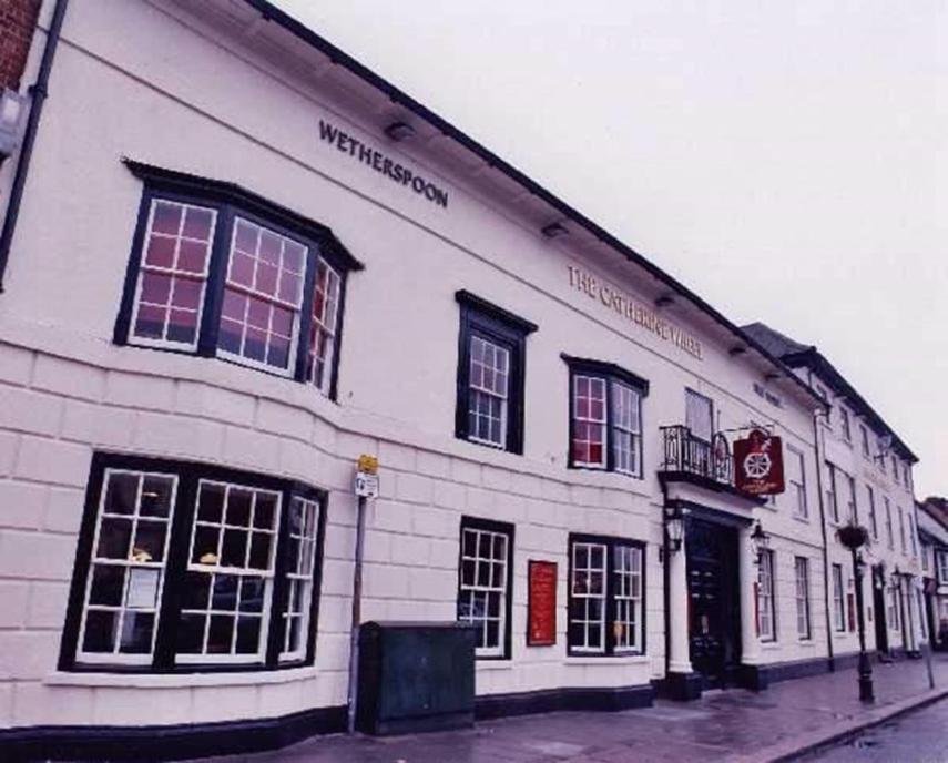 The Catherine Wheel Wetherspoon Hotel - Housity