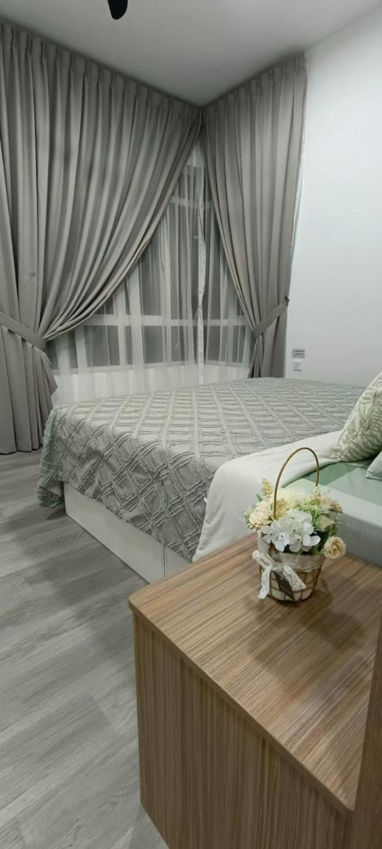 RHR Deluxe GuestHouse Kinarut Papar Sabah - Island View - Housity
