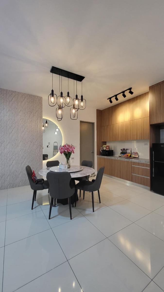 RHR Deluxe GuestHouse Kinarut Papar Sabah - Island View - Housity
