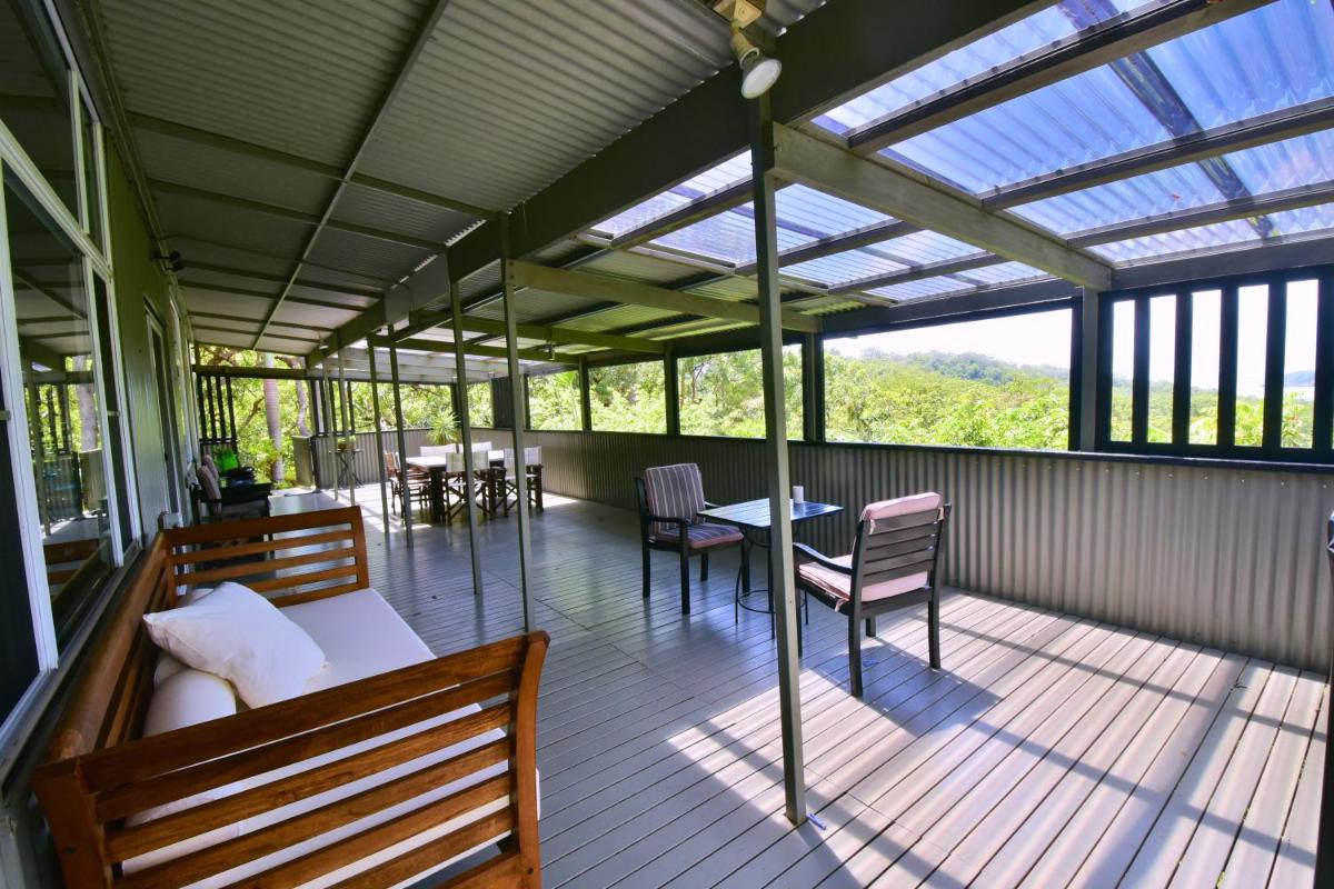 Cow Bay Hilltop Escape - Housity