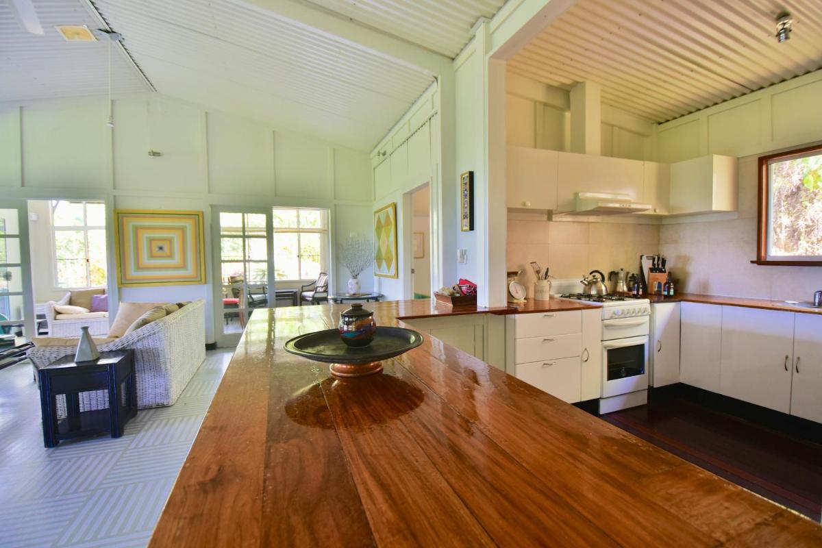 Cow Bay Hilltop Escape - Housity