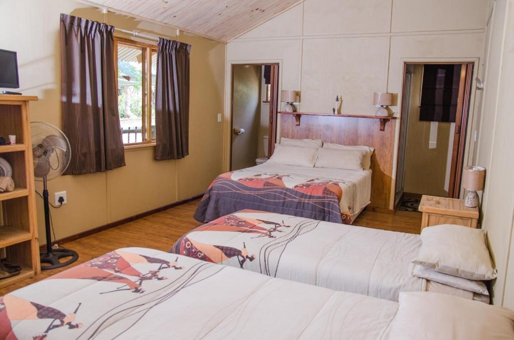 Hippo Waterfront Lodge - Housity
