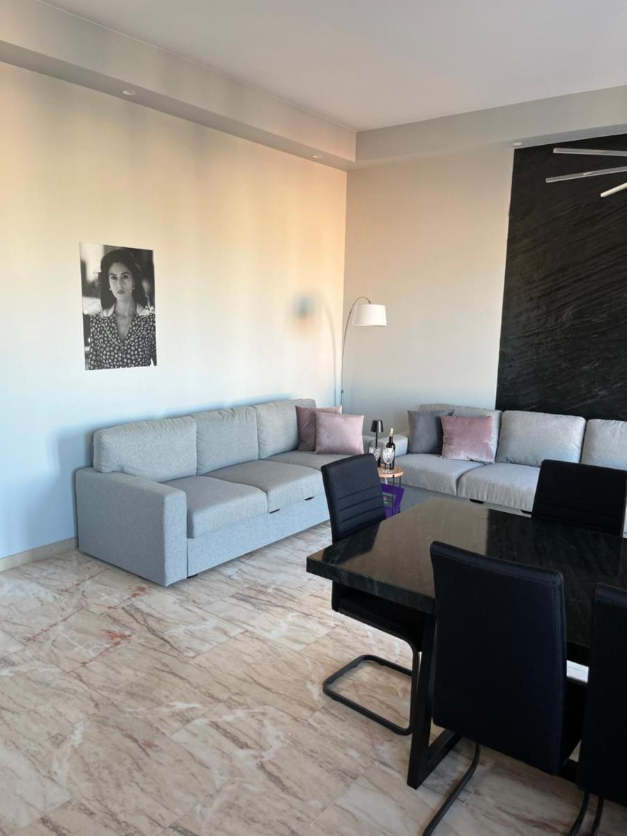 Appartamento Nero Nettuno - Housity