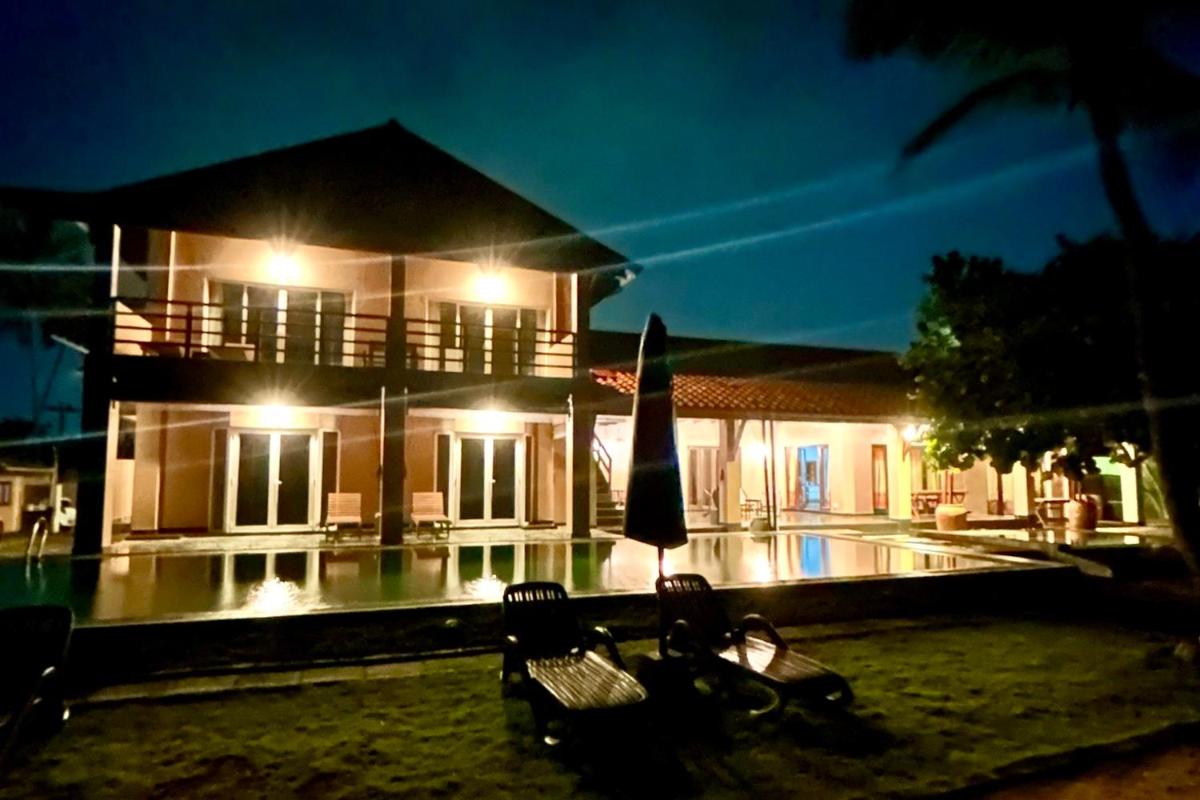 Reef Bungalow Hotel - Housity