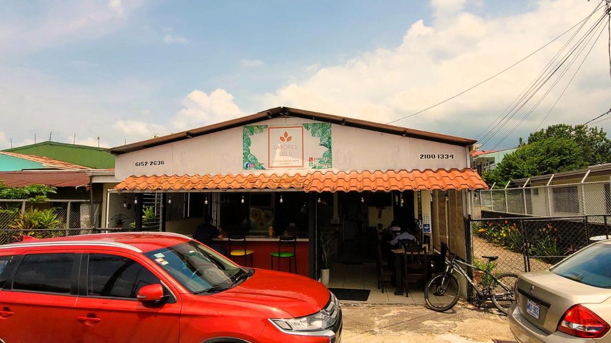 Tico Bed & Breakfast La Fortuna - Housity