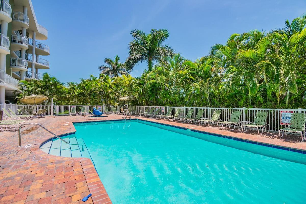 Crystal Palms 201 - Housity