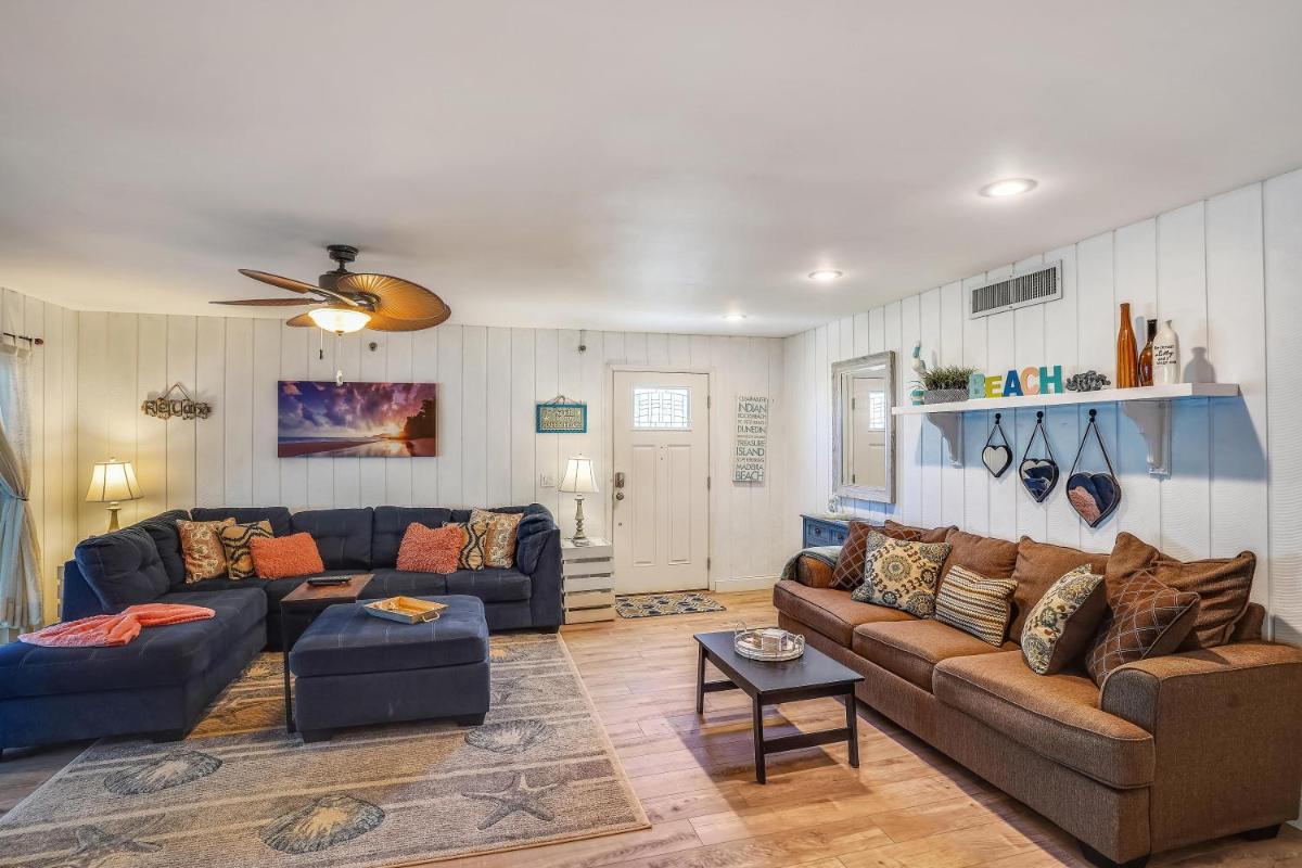 Pelican Pointe 2C - Housity