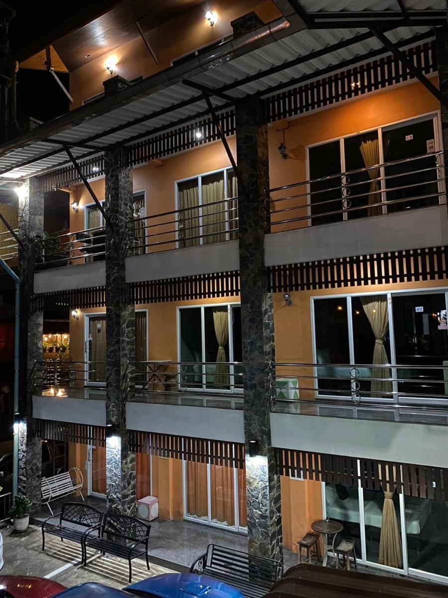 B and B Hotel - Housity
