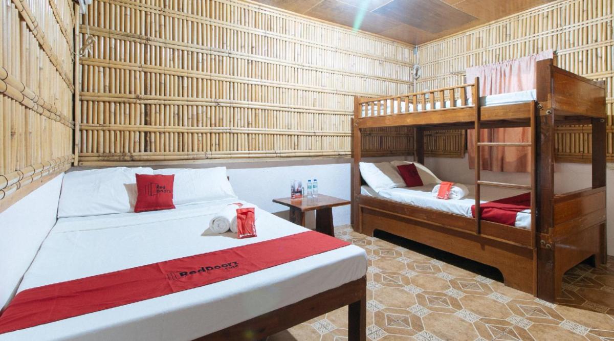 RedDoorz Hostel at Megans Paradisio Beach Resort - Housity