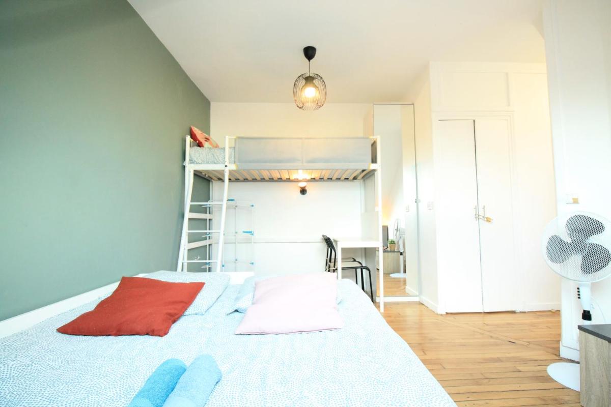 Disponible - Appartement Entier - 10mn RER B Aéroport CDG - Paris Gare du Nord, T11 Express, Le Bourget, Tout équipé, Netflix Gratuit, 3 personnes, 4ème étage, escaliers, Parc des Expositions, Parking rue Gratuit après 19h - Housity