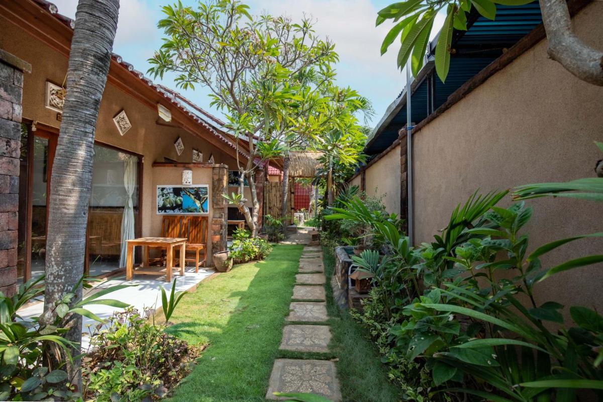 Made Taro - Menjangan Homestay - Housity