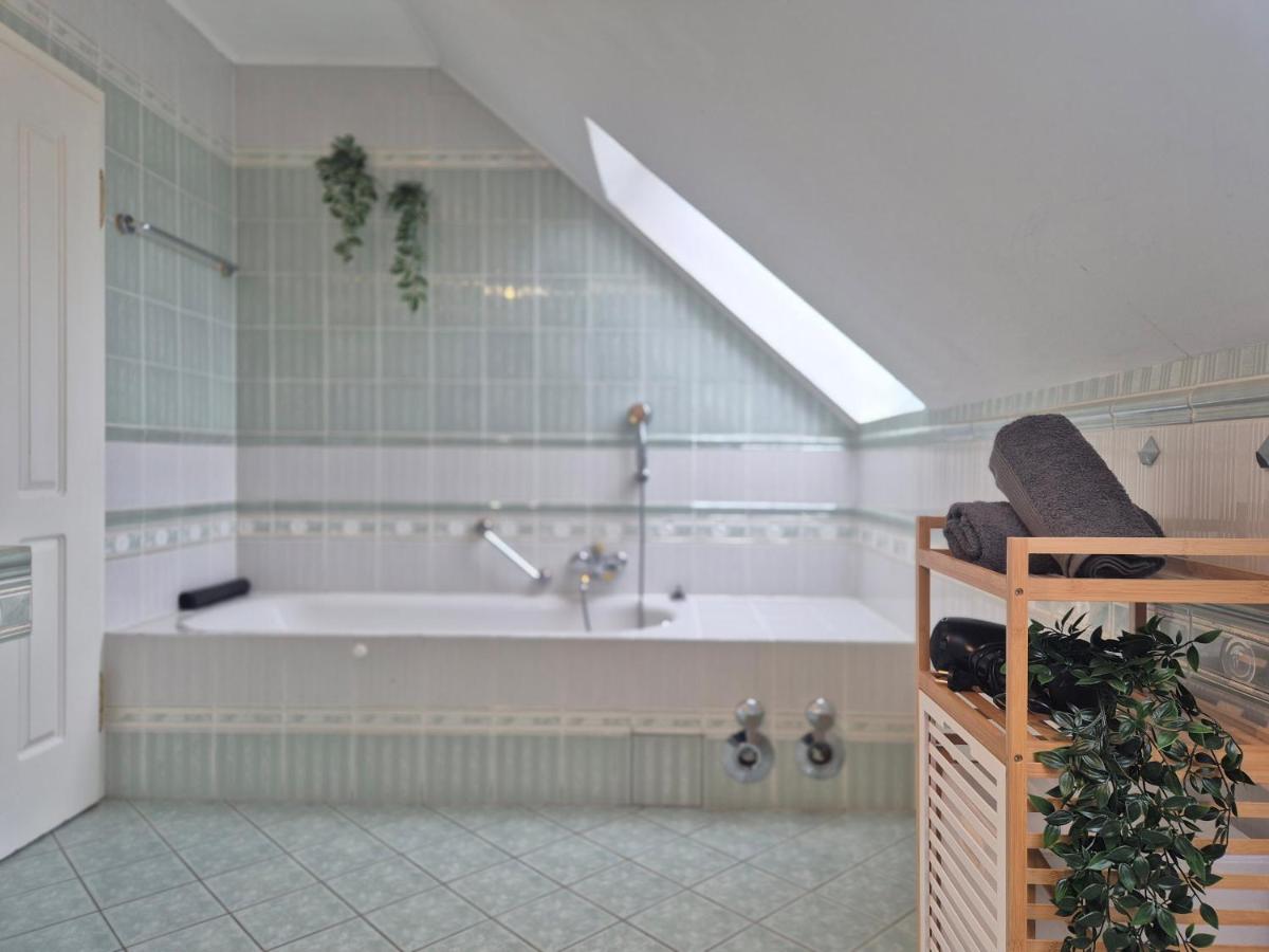 Parkplätze, Einzelbetten, 2 Balkone, fast Wi-Fi 100 Mbit, Homeoffice, Aufzug, lichtdurchflutet, Panoramablick - Housity