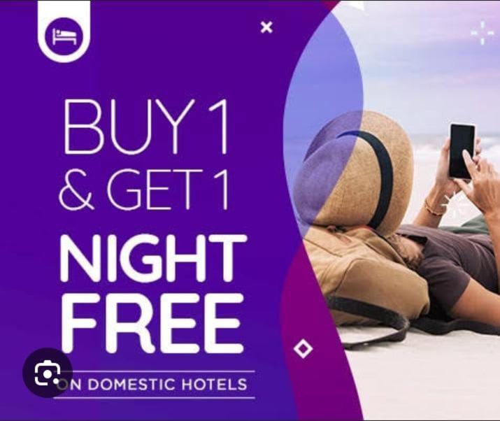 Blossoms Room Hotel Holidays inn Plaza- Free One Meal - Housity